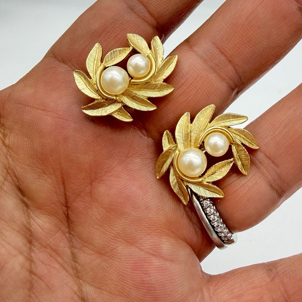 Vintage Avon Evening Creation Clip Earrings Faux Pearl Gold Leaf